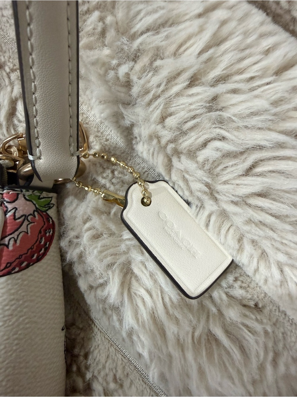Coach White Leather Shoulder Bag with Pink Strawberry Print and Gold Hardware - Picture 4 of 6
